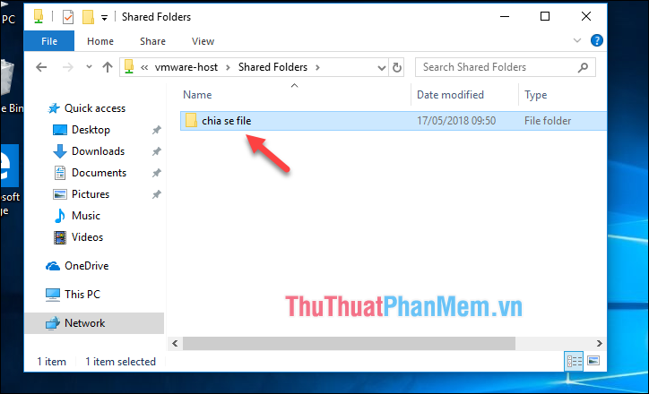 Vào thư mục vmware-host, chọn thư mục Shared folders - chọn file chia sẻ